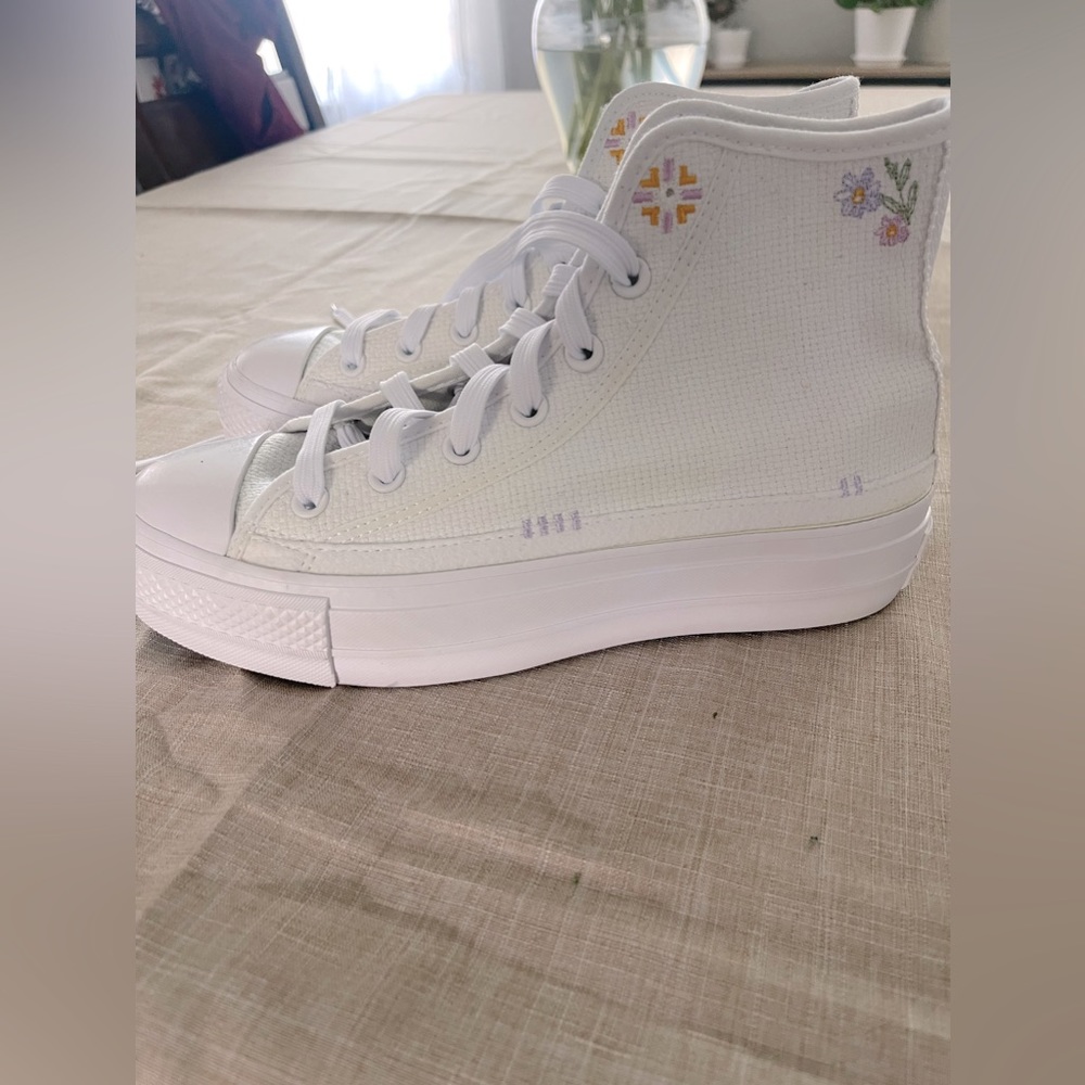 Women’s size 8 platform converse
